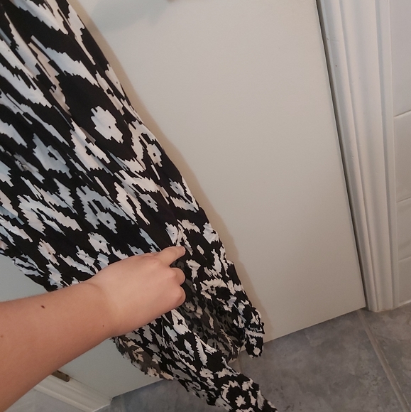 🤯2/$15 Suzy Shier Black and White Summer Dress with Slit Size Small (S) - Picture 3 of 4